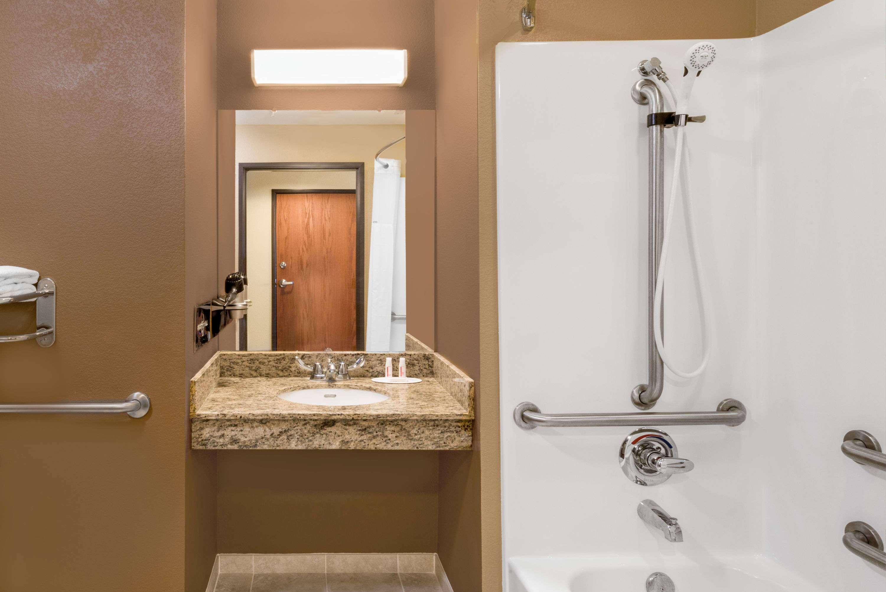 Microtel Inn & Suites By Wyndham Midland Exterior foto