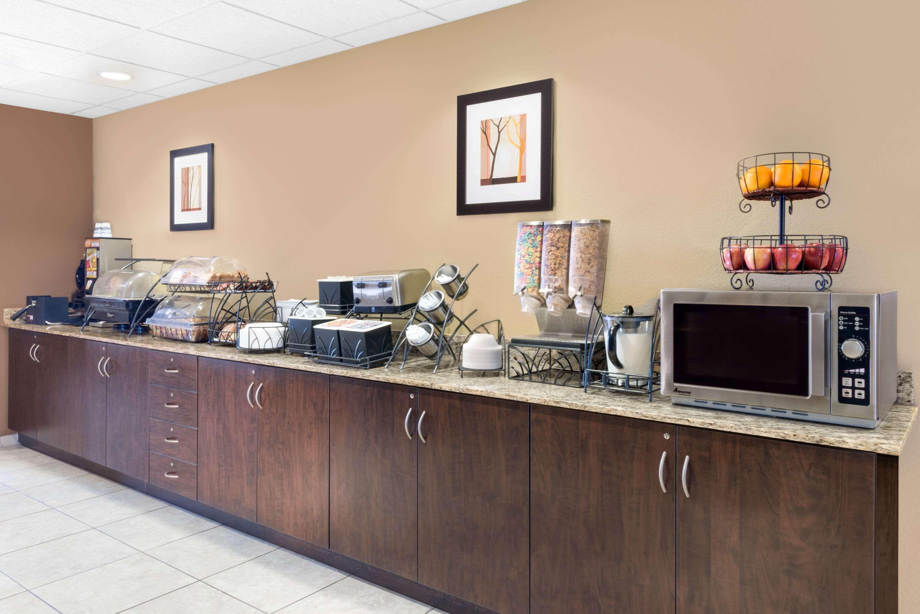 Microtel Inn & Suites By Wyndham Midland Exterior foto